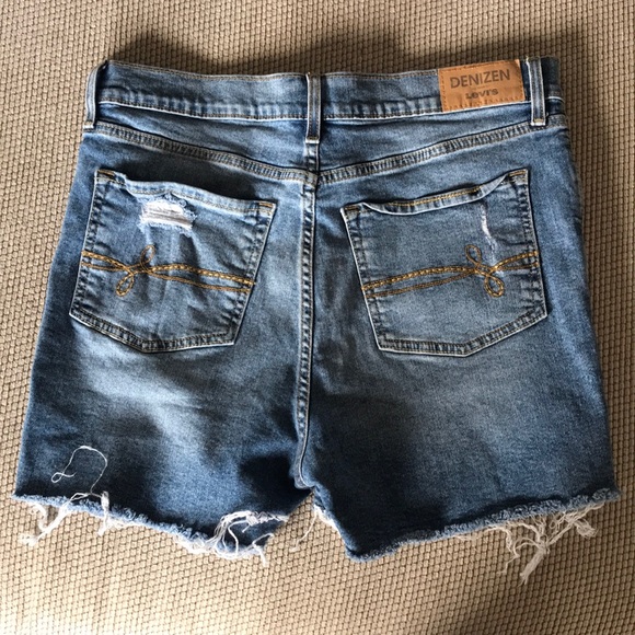 Super high rise light denim shorts - Picture 2 of 3
